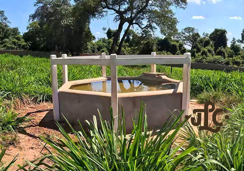 Bebedouro para gado em área de manejo executado pela JLC Construções Rurais
